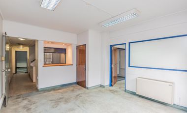 Venta Edificio Comercial en Quilmes (PB y 2 Pisos, Patio y Terraza). Se escuchan ofertas y permuta!