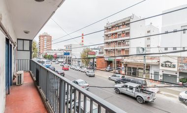 Venta Edificio Comercial en Quilmes (PB y 2 Pisos, Patio y Terraza). Se escuchan ofertas y permuta!