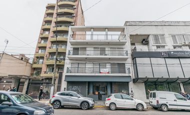Venta Edificio Comercial en Quilmes (PB y 2 Pisos, Patio y Terraza). Se escuchan ofertas y permuta!