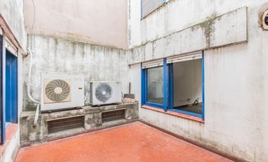 Venta Edificio Comercial en Quilmes (PB y 2 Pisos, Patio y Terraza). Se escuchan ofertas y permuta!