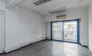 Venta Edificio Comercial en Quilmes (PB y 2 Pisos, Patio y Terraza). Se escuchan ofertas y permuta!