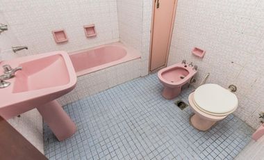 Venta Edificio Comercial en Quilmes (PB y 2 Pisos, Patio y Terraza). Se escuchan ofertas y permuta!