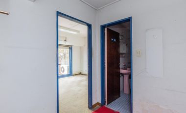 Venta Edificio Comercial en Quilmes (PB y 2 Pisos, Patio y Terraza). Se escuchan ofertas y permuta!