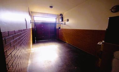 CASA EN VENTA 4 DORMITORIOS, QUINCHO, JARDÍN. QUILMES ESTE