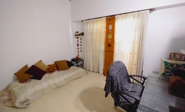 CASA EN VENTA 4 DORMITORIOS, QUINCHO, JARDÍN. QUILMES ESTE