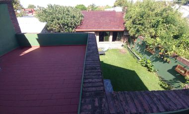 CASA EN VENTA 4 DORMITORIOS, QUINCHO, JARDÍN. QUILMES ESTE
