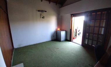 CASA EN VENTA 4 DORMITORIOS, QUINCHO, JARDÍN. QUILMES ESTE