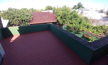 CASA EN VENTA 4 DORMITORIOS, QUINCHO, JARDÍN. QUILMES ESTE