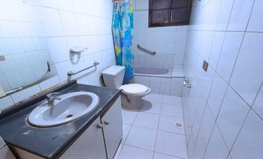 Casa en venta c/ estacionamiento en San Francisco