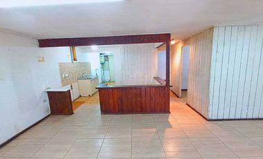 Casa en venta c/ estacionamiento en San Francisco