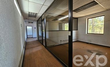 Oficina en Arriendo en A 200 m de Av. Fermín Vivaceta y a 250 m de Fundación Las Rosas