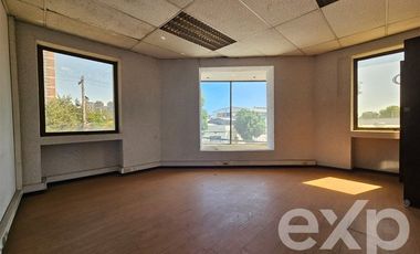 Oficina en Arriendo en A 200 m de Av. Fermín Vivaceta y a 250 m de Fundación Las Rosas