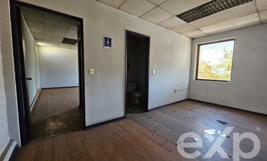 Oficina en Arriendo en A 200 m de Av. Fermín Vivaceta y a 250 m de Fundación Las Rosas