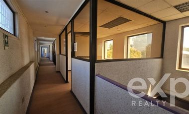 Oficina en Arriendo en A 200 m de Av. Fermín Vivaceta y a 250 m de Fundación Las Rosas