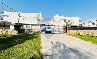 Maravilloso Town House, moderno y amplio