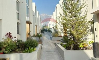 Maravilloso Town House, moderno y amplio