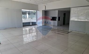 Local Comercial En Avenida Las Condes