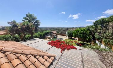 Casa AMOBLADA con gran jardín y piscina