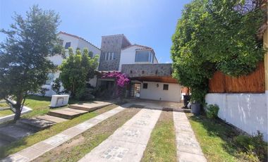 Casa AMOBLADA con gran jardín y piscina
