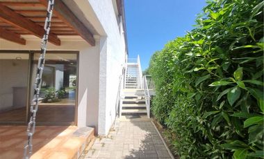 Casa AMOBLADA con gran jardín y piscina