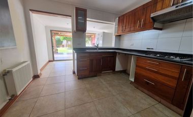 Casa AMOBLADA con gran jardín y piscina