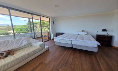 Casa AMOBLADA con gran jardín y piscina