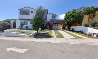 Casa AMOBLADA con gran jardín y piscina