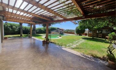 Casa AMOBLADA con gran jardín y piscina