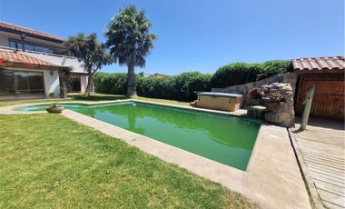 Casa AMOBLADA con gran jardín y piscina