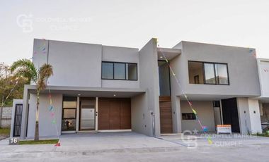 Casa en venta en Lomas del Dorado Residencial, Catania