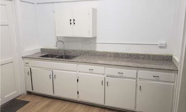 ALQUILER DE AMPLIA CASA CERCA A CALZADA DE  AMADOR 98.9M2