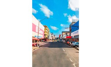 ALQUILER DE GALERA COMERCIAL EN CALIDONIA DE 3 NIVELES CON ELEVADOR