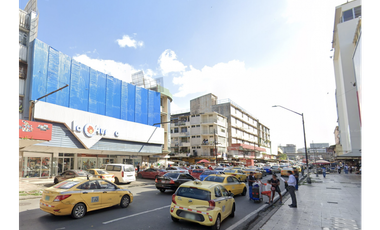 ALQUILER DE GALERA COMERCIAL EN CALIDONIA DE 3 NIVELES CON ELEVADOR