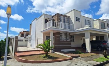 Venta de Casa esquinera de 310 mts en Brisas del Golf/ Brisas Point