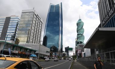 ALQUILER LOCALES Y OFICINAS COMERCIALES CALLE 50 CV