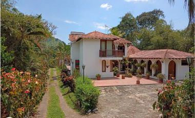 Finca Turística con Dos Casas en La Mesa Cundi con muy buen agua