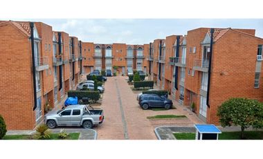 ACSI 1135. Se vende Casa en Mosquera. Conjunto Quintas del Trébol.