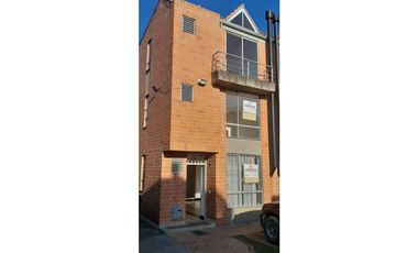 ACSI 1135. Se vende Casa en Mosquera. Conjunto Quintas del Trébol.