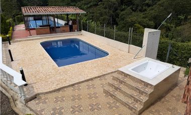 Espaciosa finca mixta en venta Andes - Vía Jardín (JS)