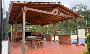 Espaciosa finca mixta en venta Andes - Vía Jardín (JS)