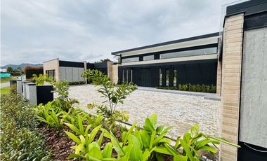 Casa de lujo para estrenar en condominio en Llanogrande