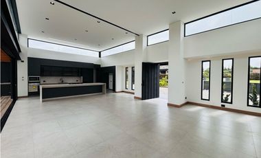 Casa de lujo para estrenar en condominio en Llanogrande