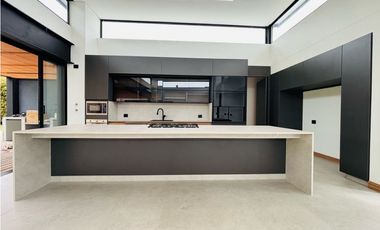 Casa de lujo para estrenar en condominio en Llanogrande