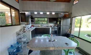 VENPERMUTO HERMOSA CASA CAMPESTRE EN EL MEJOR CONDOMINIO DE CHINAUTA