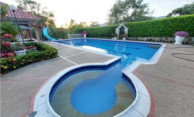 VENPERMUTO HERMOSA CASA CAMPESTRE EN EL MEJOR CONDOMINIO DE CHINAUTA