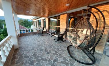 VENPERMUTO HERMOSA CASA CAMPESTRE EN EL MEJOR CONDOMINIO DE CHINAUTA