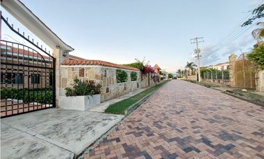 VENPERMUTO HERMOSA CASA CAMPESTRE EN EL MEJOR CONDOMINIO DE CHINAUTA