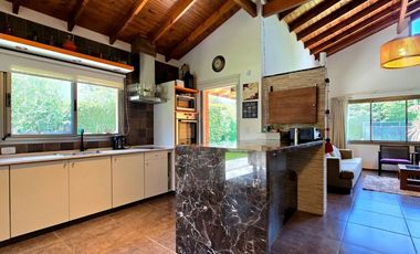 VENTA CASA EXALTACION DE LA CRUZ CON PILETA