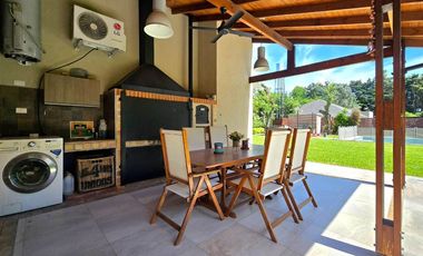 VENTA CASA EXALTACION DE LA CRUZ CON PILETA