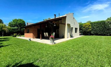 VENTA CASA EXALTACION DE LA CRUZ CON PILETA